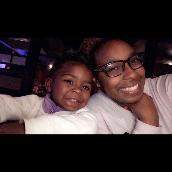 Meet your Posher, Bri - Picture 1 of 1